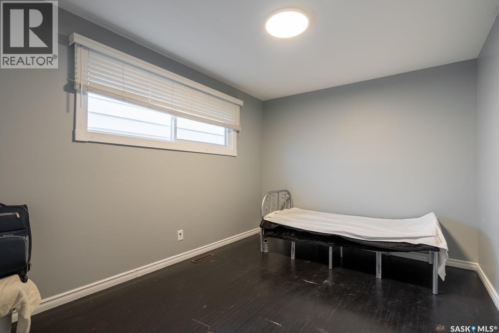 1321 Victoria Avenue, Regina, SK - Indoor