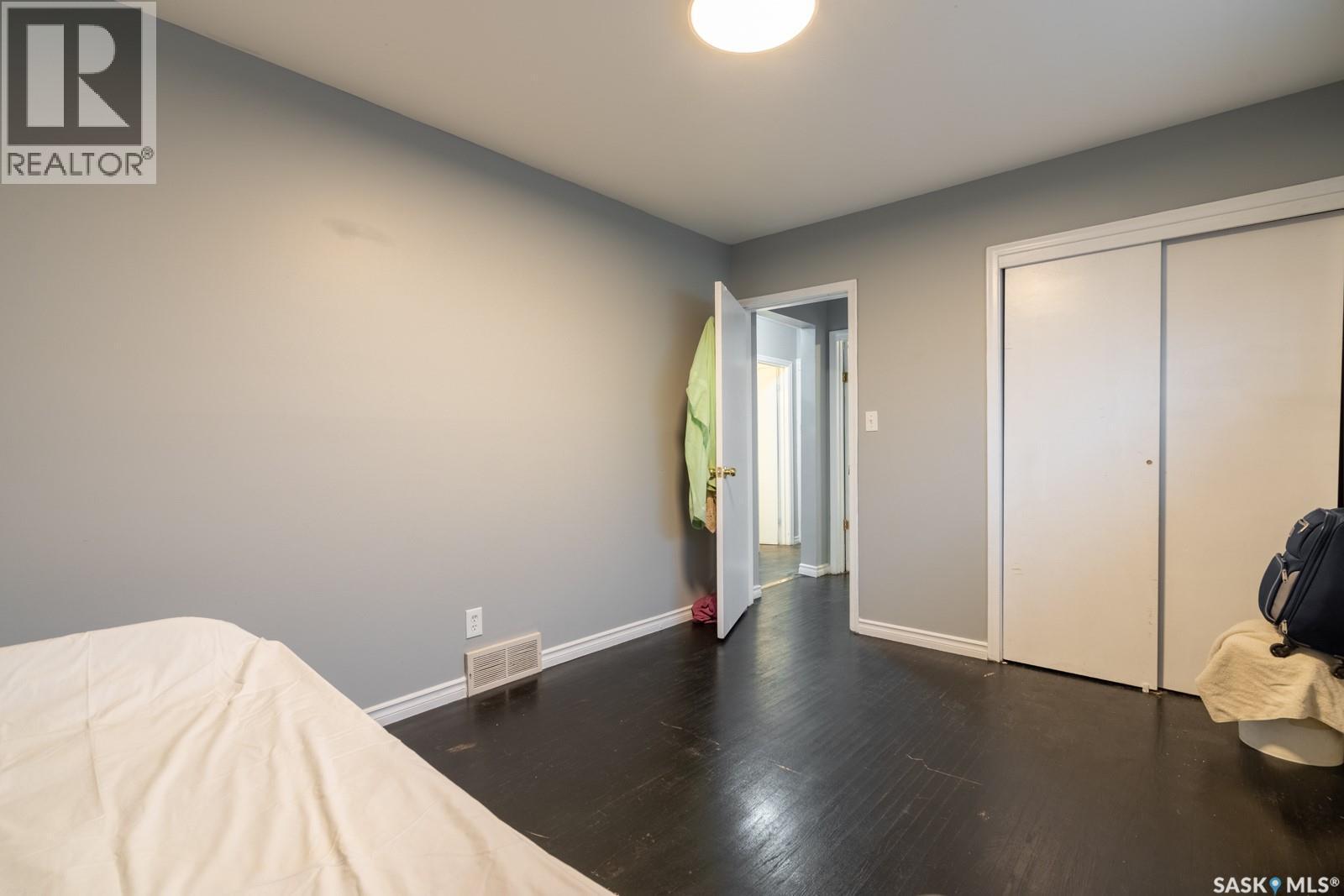 1321 Victoria Avenue, Regina, SK - Indoor Photo Showing Bedroom