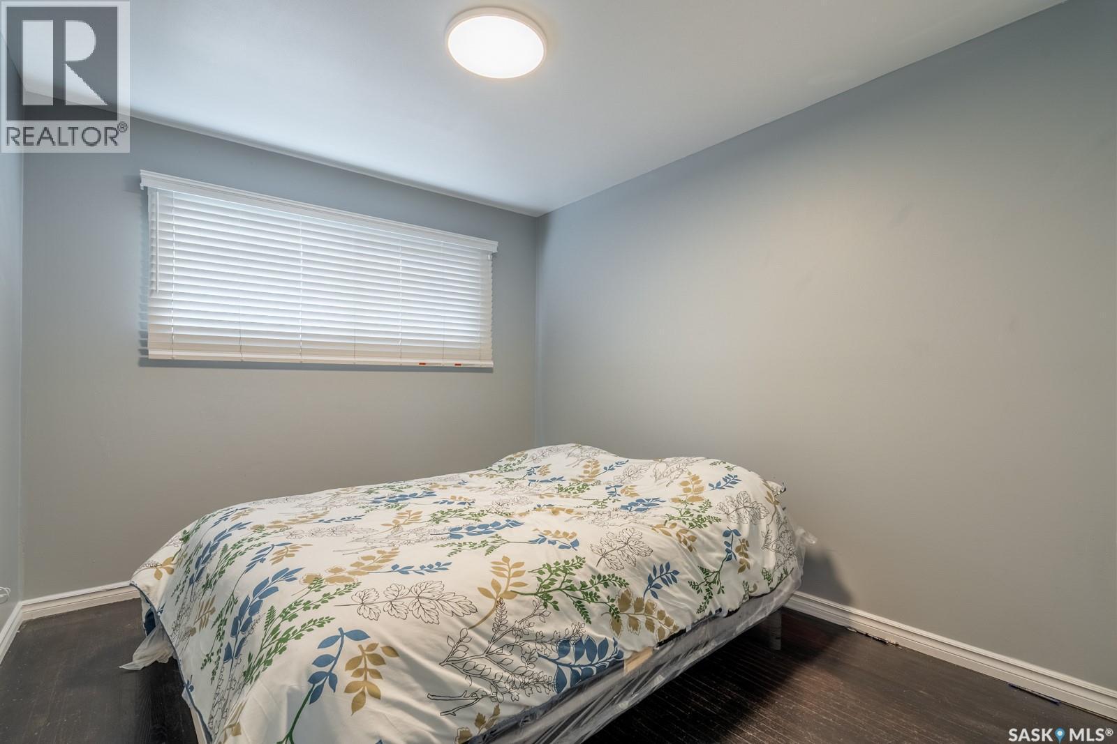 1321 Victoria Avenue, Regina, SK - Indoor Photo Showing Bedroom