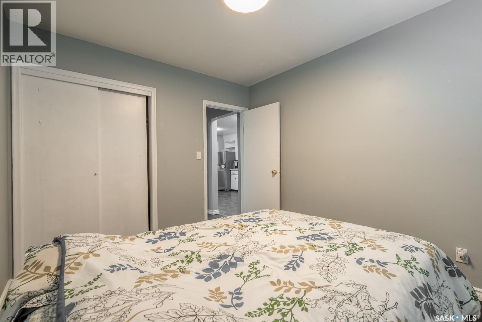 1321 Victoria Avenue, Regina, SK - Indoor Photo Showing Bedroom