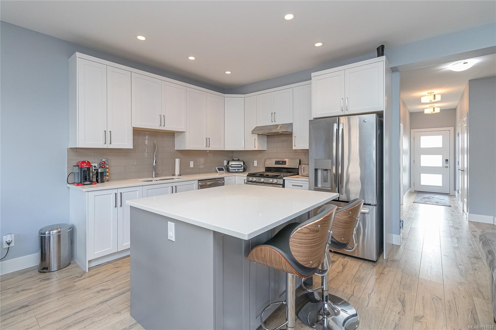 2178 Winfield Dr, Sooke, BC - Indoor Photo Showing Kitchen With Upgraded Kitchen