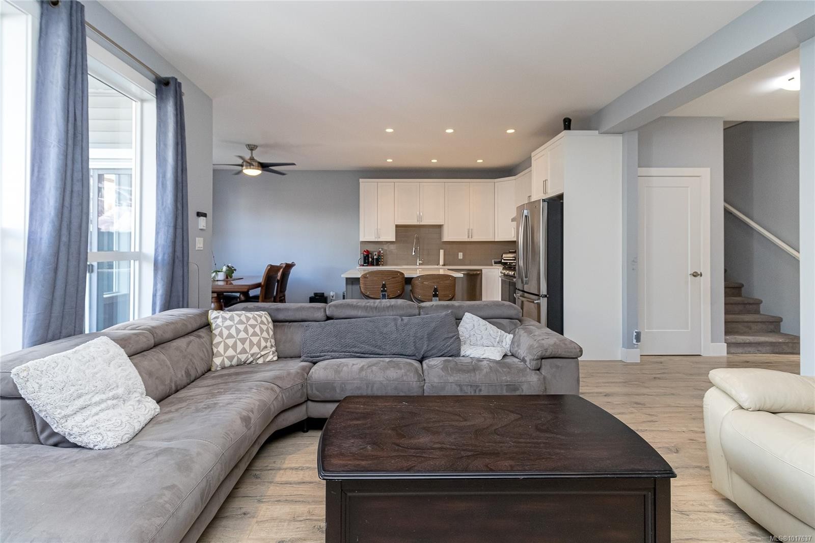 2178 Winfield Dr, Sooke, BC - Indoor Photo Showing Living Room