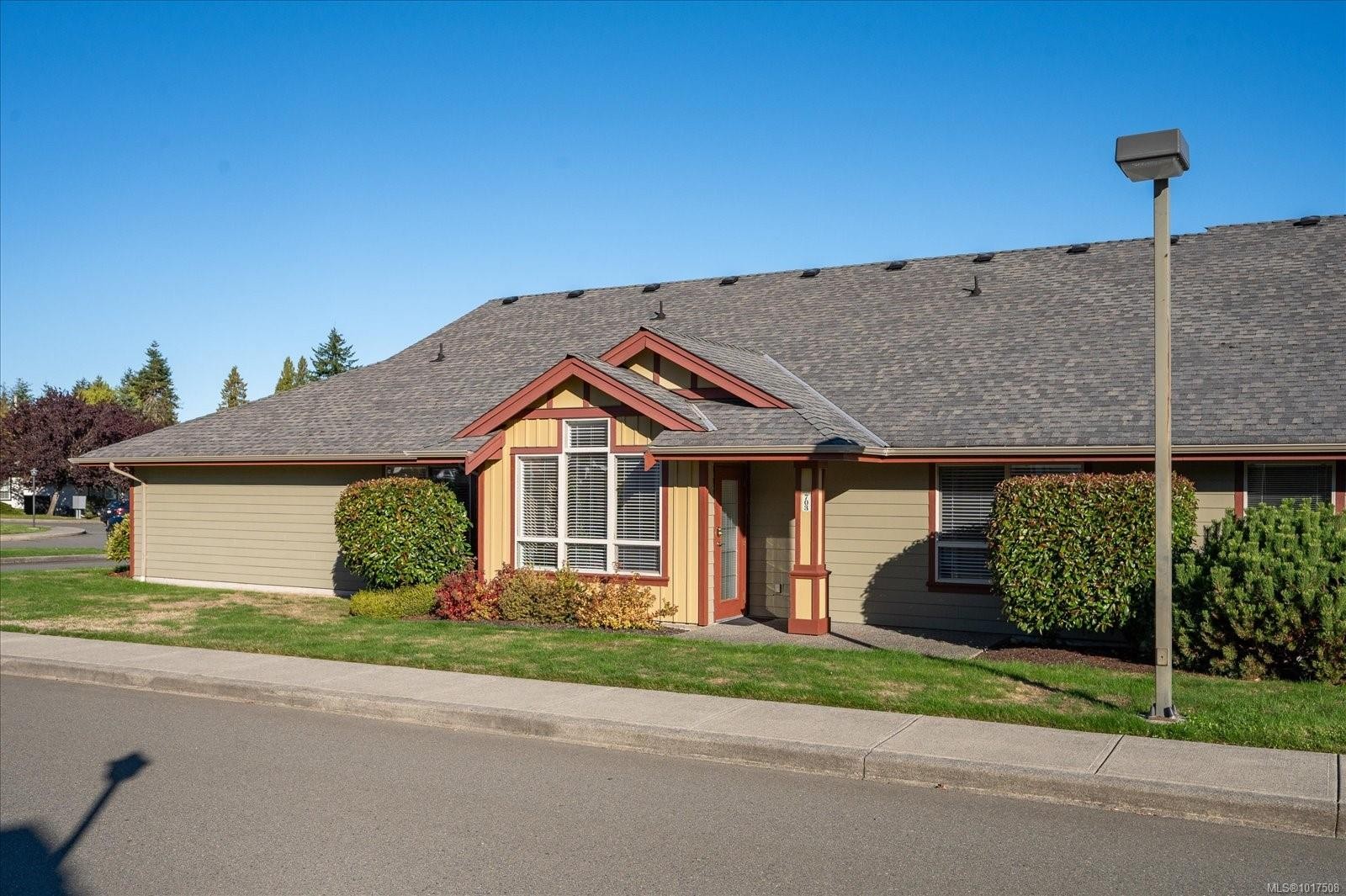 703-261 Mills St, Parksville, BC