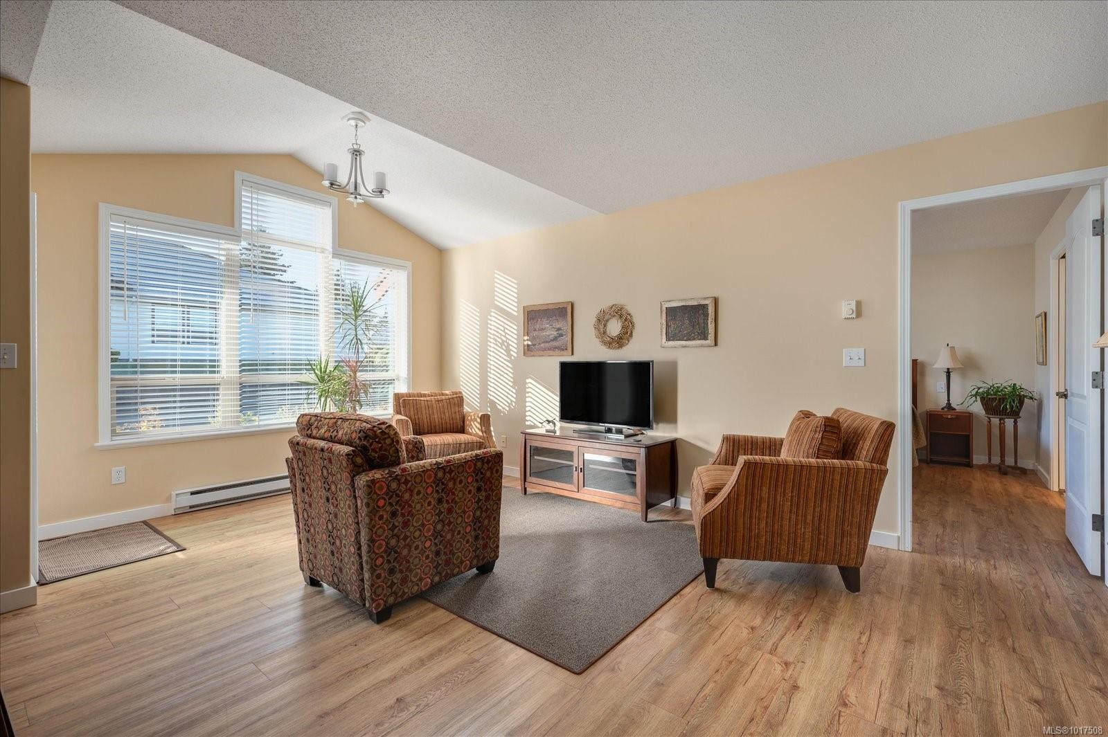 703-261 Mills St, Parksville, BC