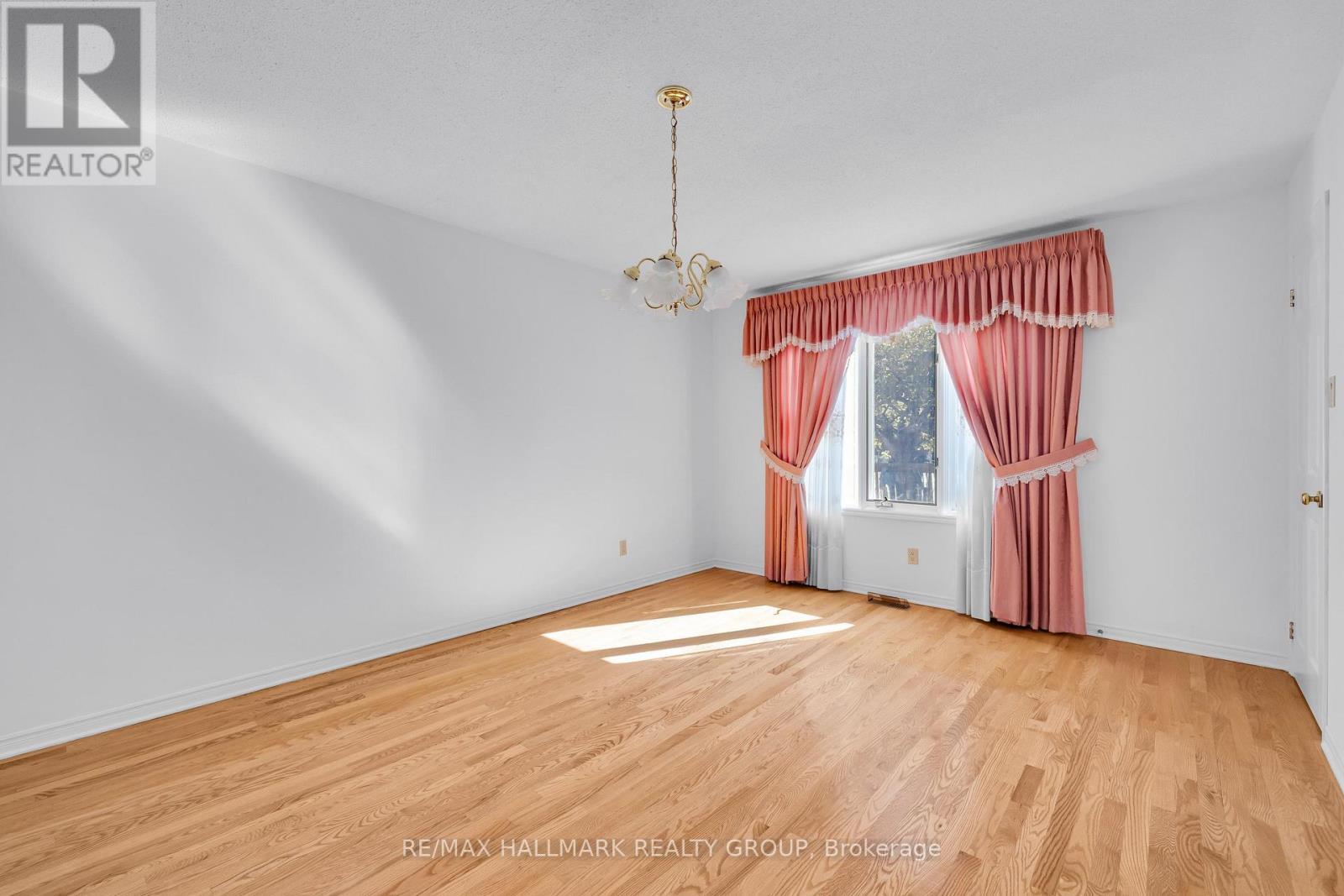 1396 Larose Avenue, Ottawa, ON - Indoor Photo Showing Other Room