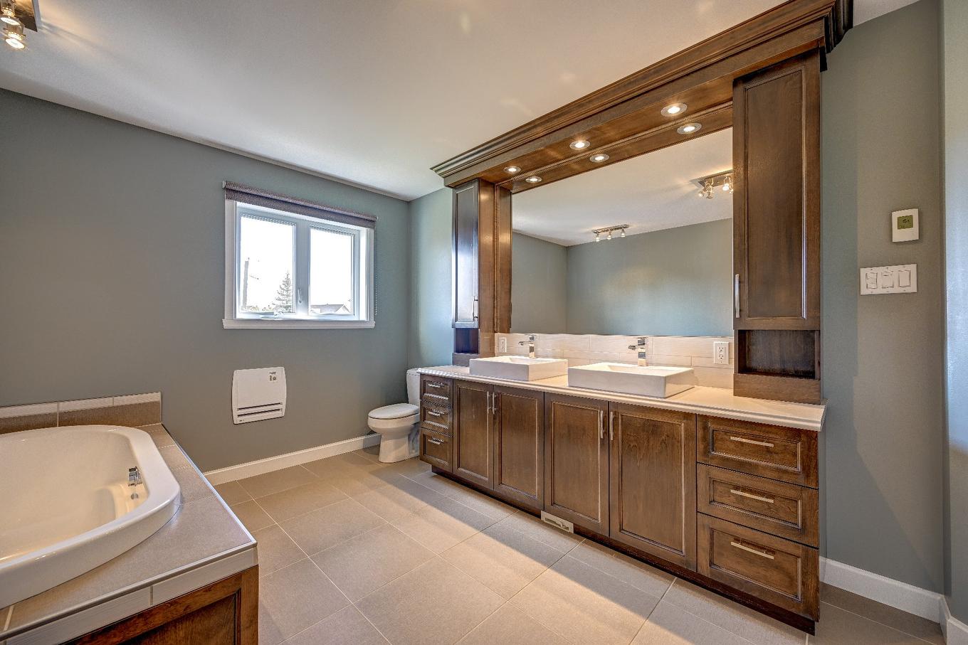 Salle de bains attenante à la CCP - 1055 Rue De La Forge, Saint-Hyacinthe, QC - Indoor Photo Showing Bathroom