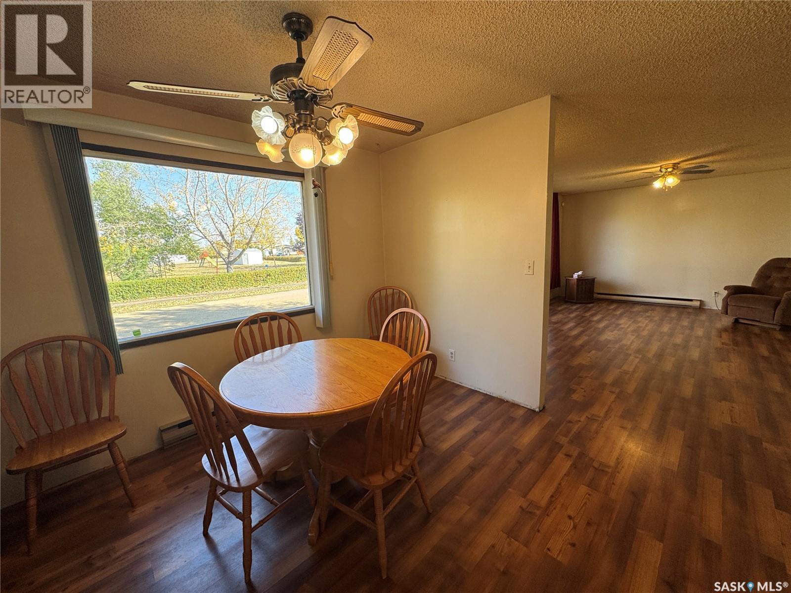 202 4Th Avenue, Landis, SK - Indoor Photo Showing Dining Room