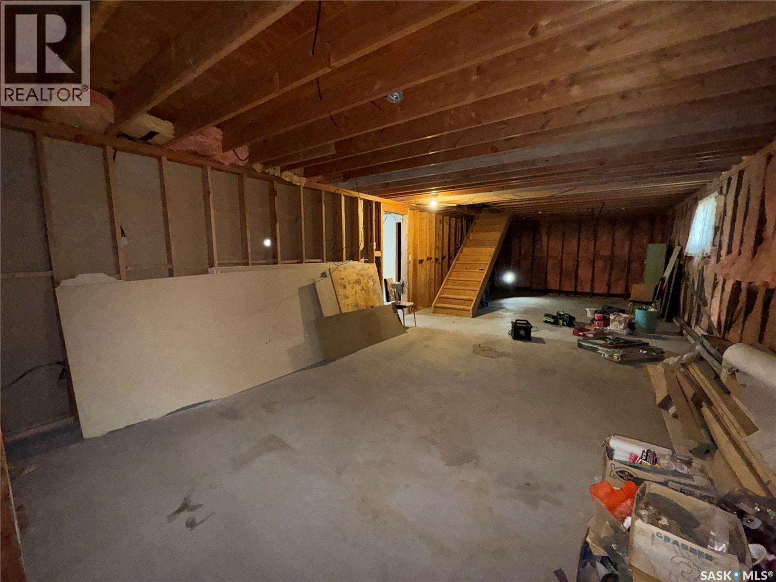 202 4Th Avenue, Landis, SK - Indoor