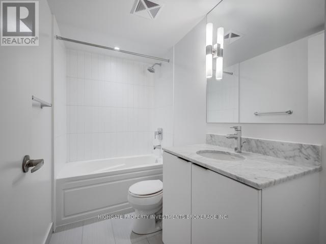618 - 955 Bay Street, Toronto, ON - Indoor Photo Showing Bathroom