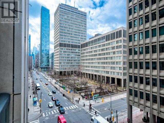 618 - 955 Bay Street, Toronto, ON - Outdoor