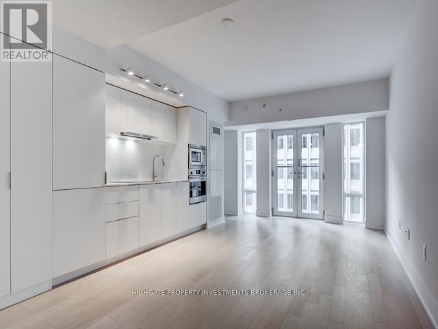 618 - 955 Bay Street, Toronto, ON - Indoor Photo Showing Kitchen