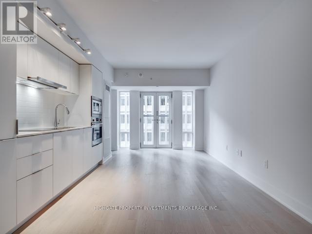618 - 955 Bay Street, Toronto, ON - Indoor Photo Showing Kitchen