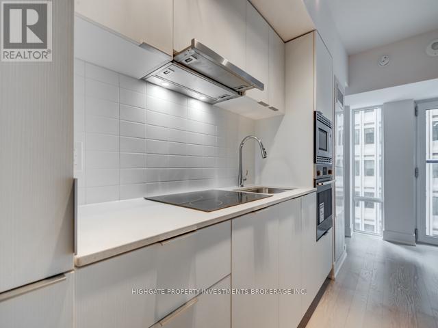 618 - 955 Bay Street, Toronto, ON - Indoor Photo Showing Kitchen With Double Sink