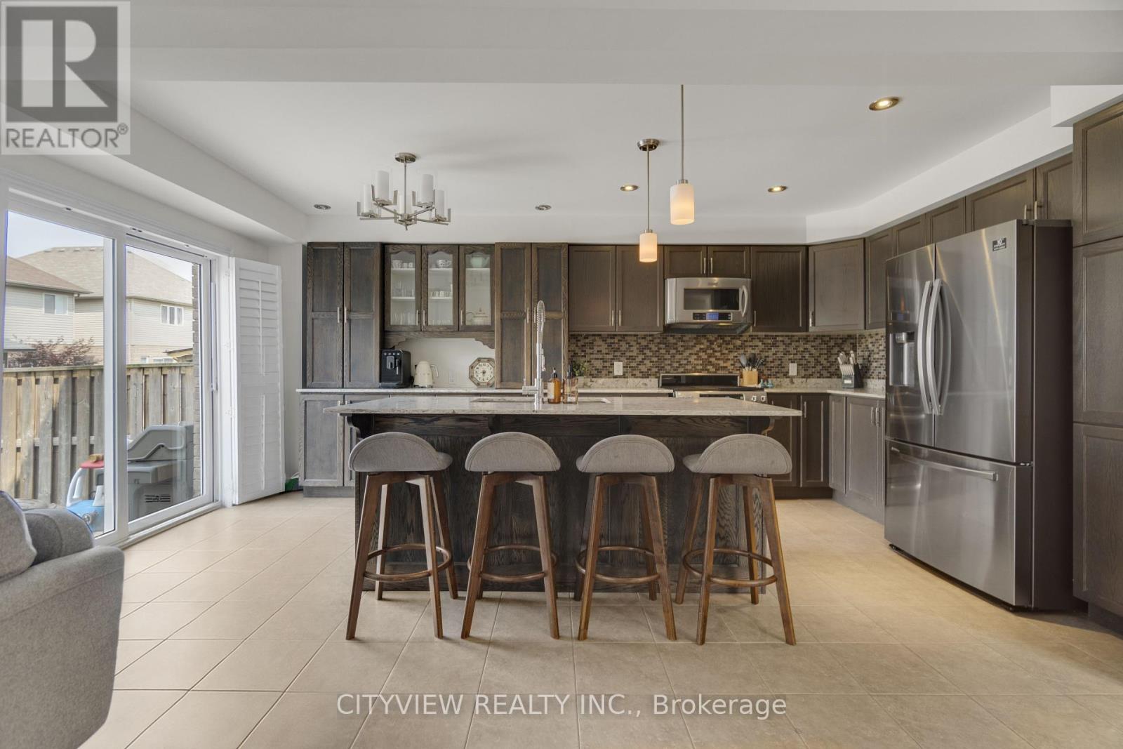 41 Bellagio Avenue, Hamilton, ON - Indoor Photo Showing Kitchen With Upgraded Kitchen