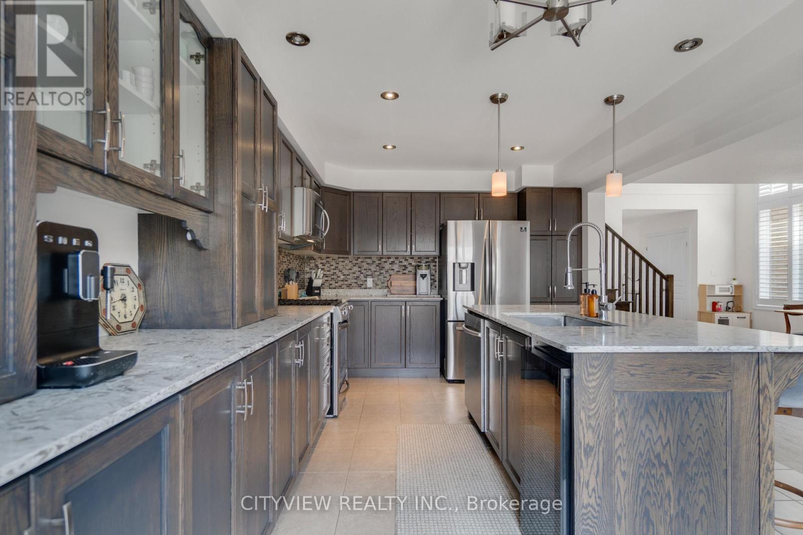 41 Bellagio Avenue, Hamilton, ON - Indoor Photo Showing Kitchen With Upgraded Kitchen