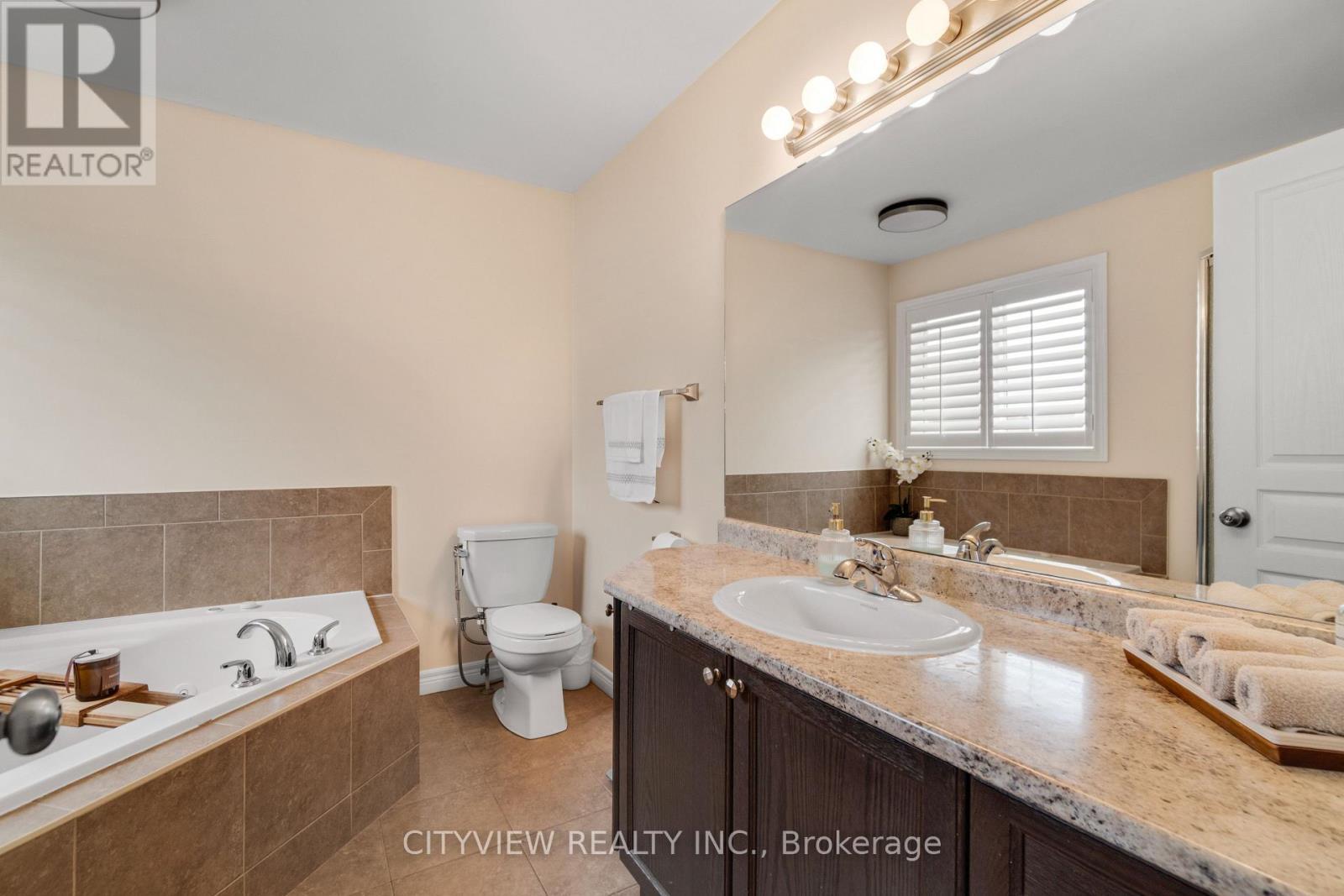 41 Bellagio Avenue, Hamilton, ON - Indoor Photo Showing Bathroom