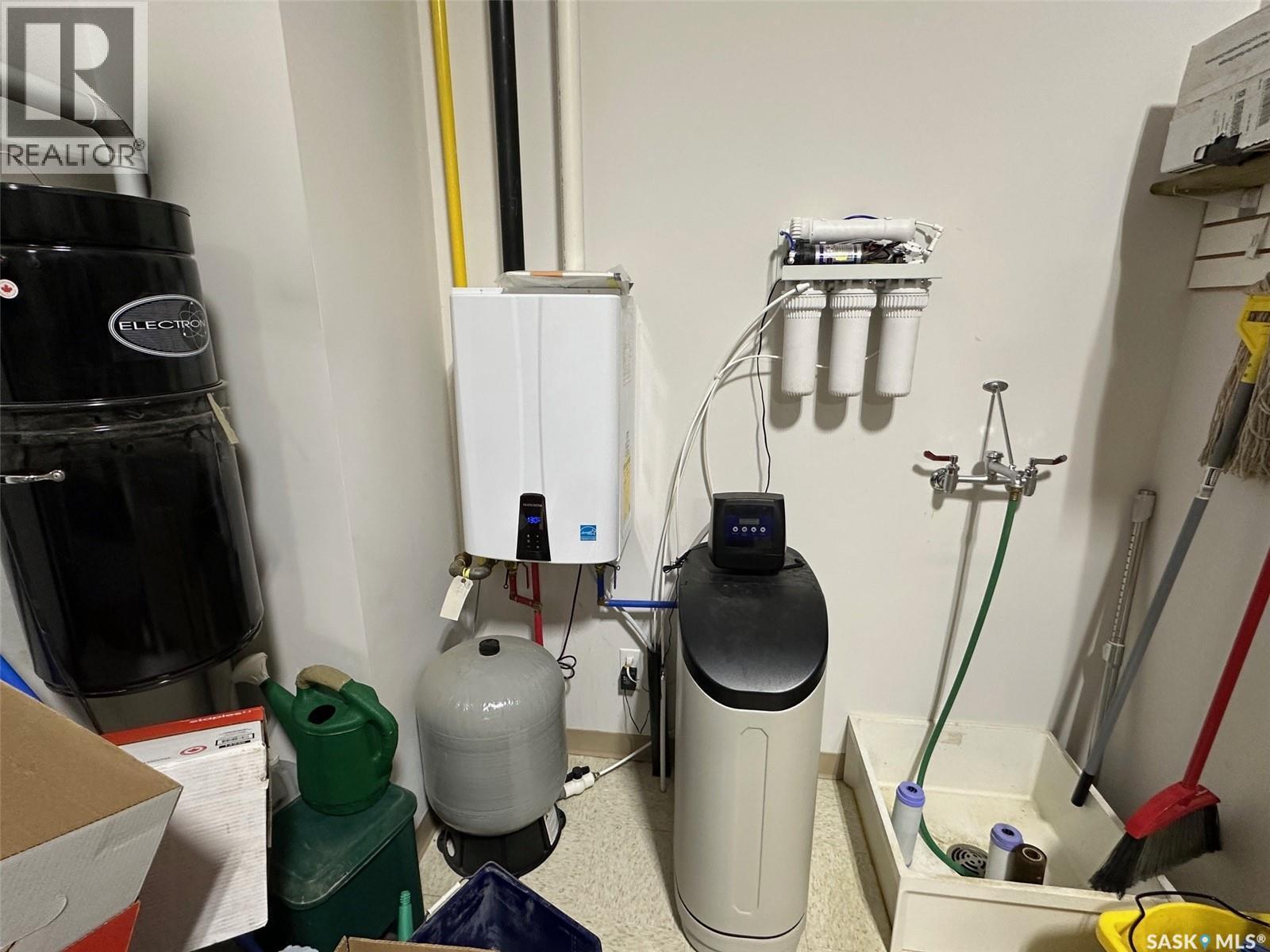 102-124 Main Street, Lafleche, SK