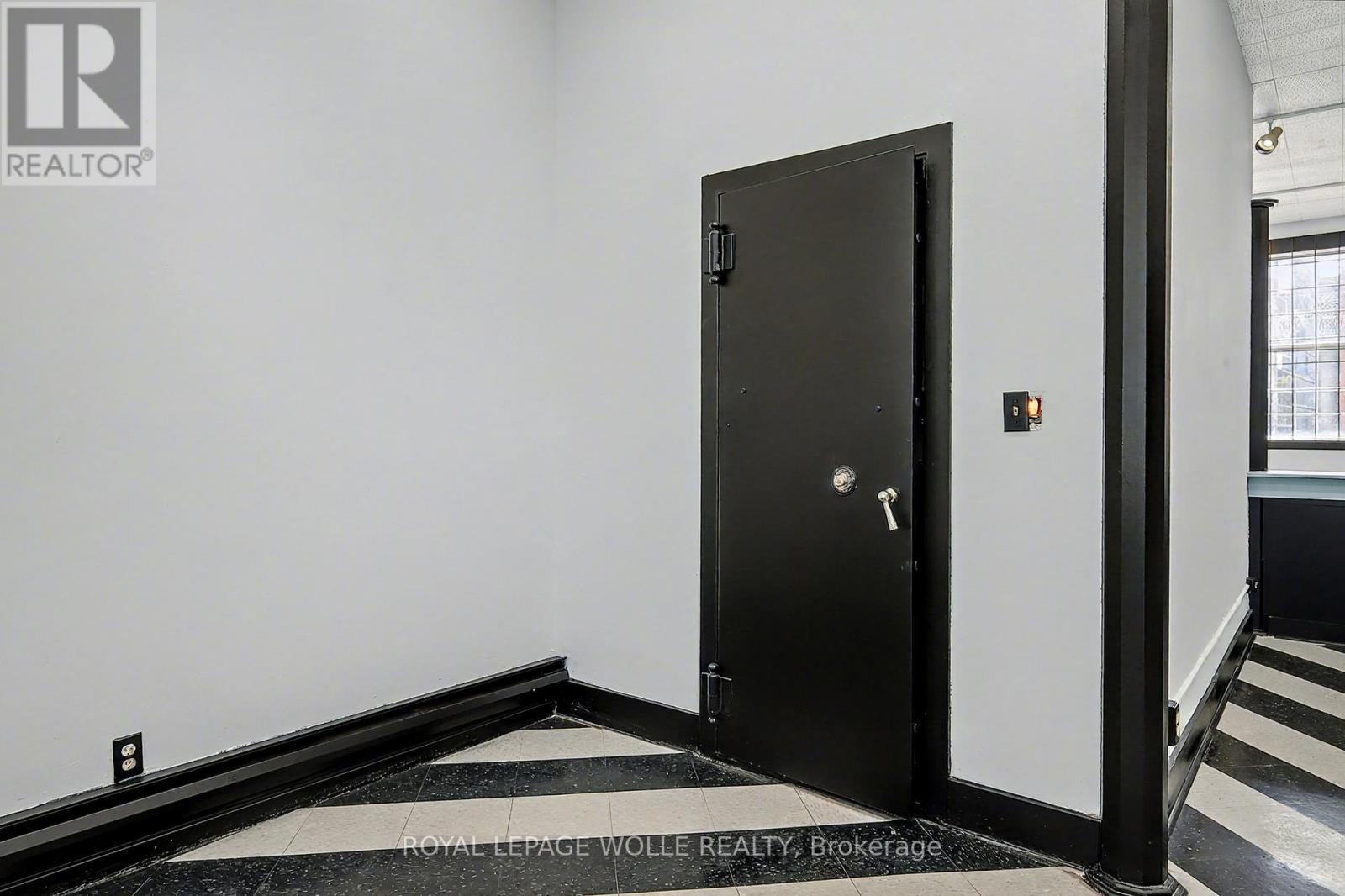 19 King Street E, Kitchener, ON