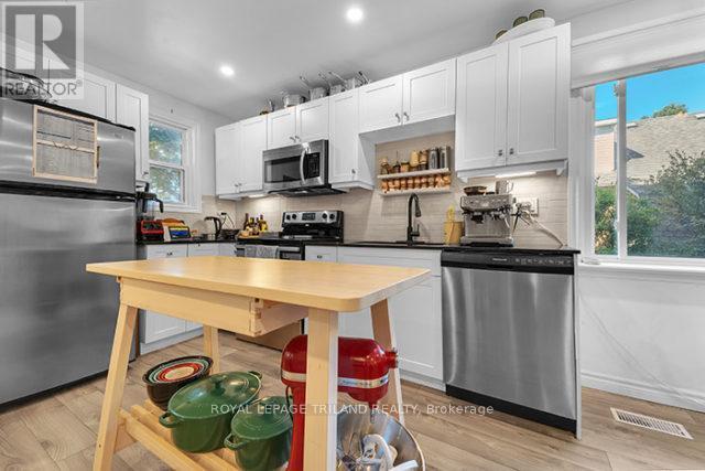 616 Grosvenor Street, London East (East C), ON - Indoor Photo Showing Kitchen With Stainless Steel Kitchen