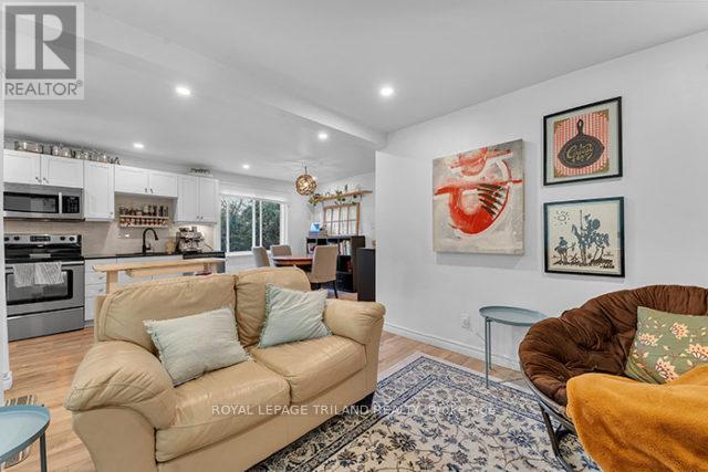 616 Grosvenor Street, London East (East C), ON - Indoor Photo Showing Living Room