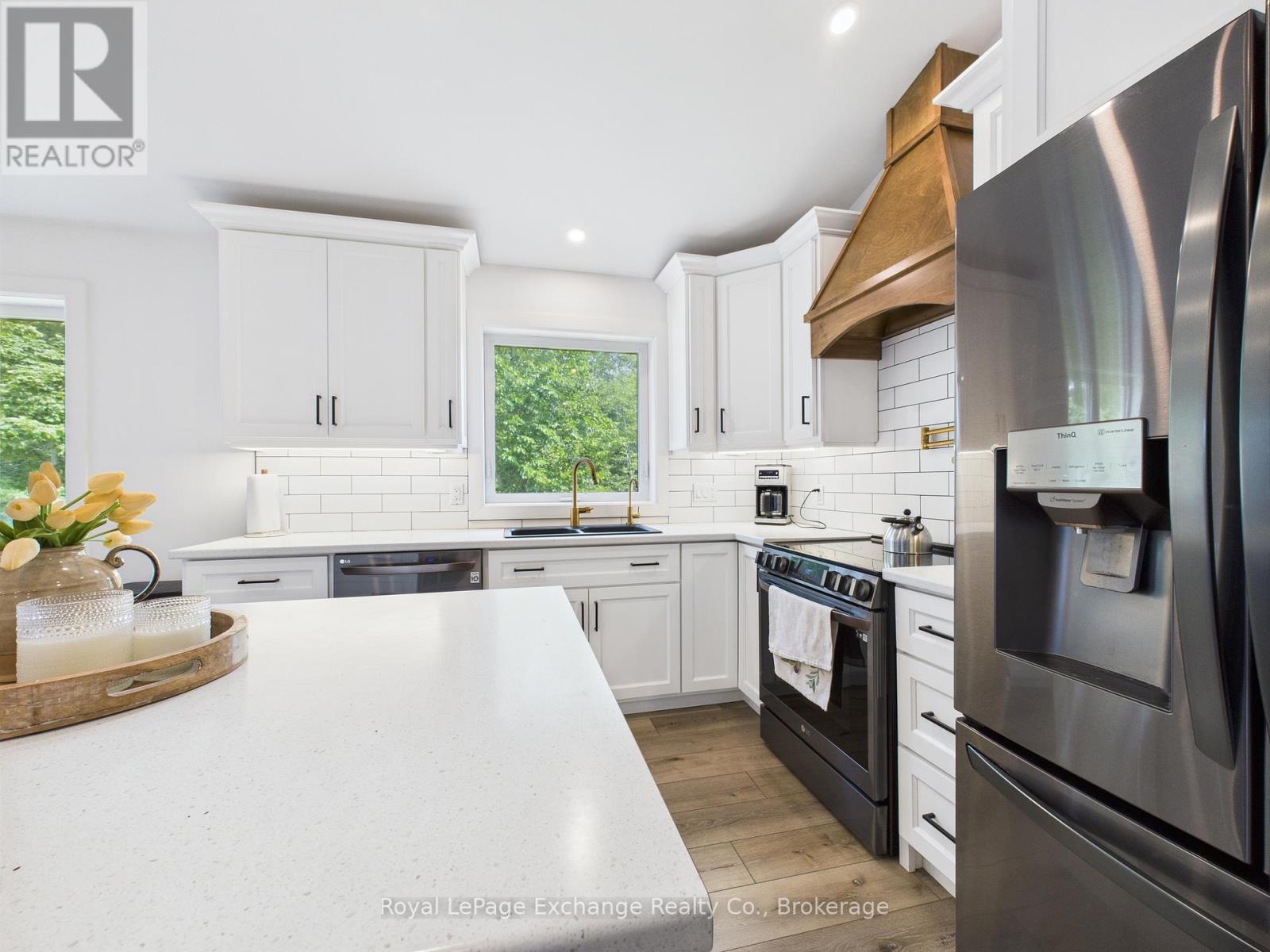 127 Hemlock Street, Huron-Kinloss, ON - Indoor Photo Showing Kitchen With Stainless Steel Kitchen With Upgraded Kitchen