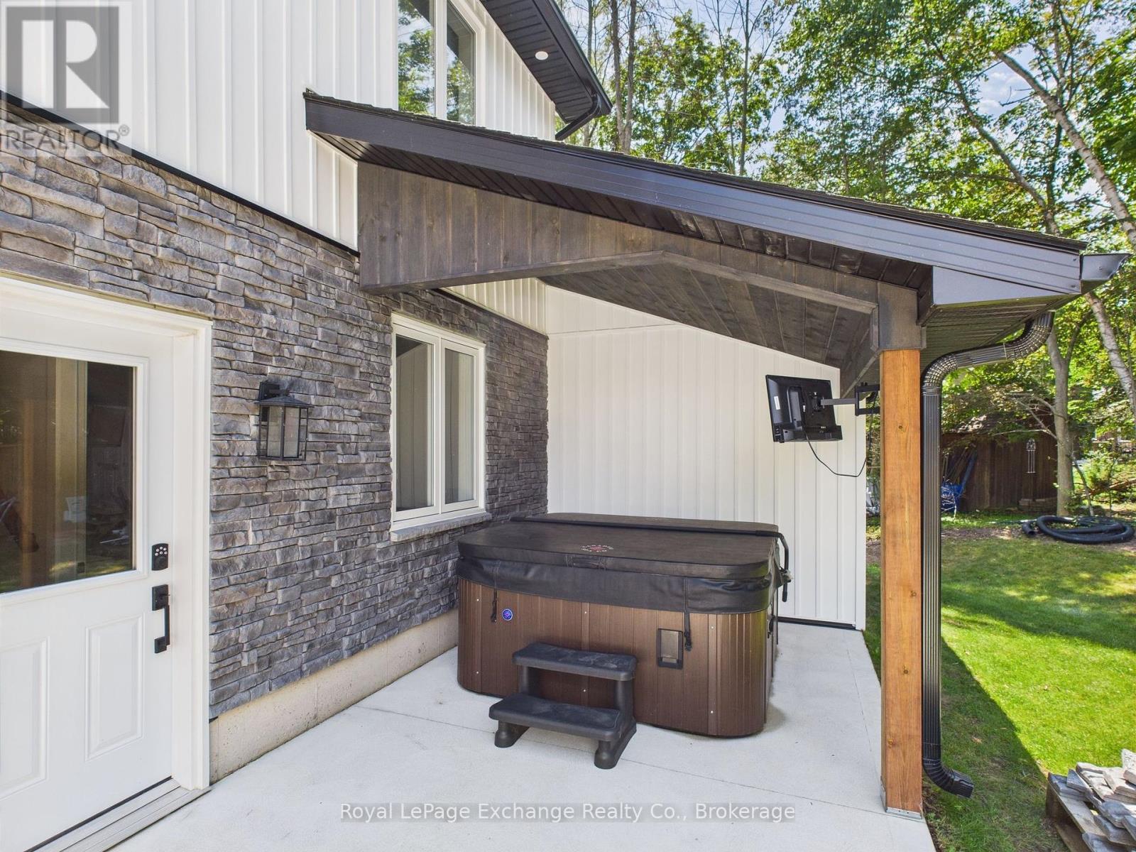 127 Hemlock Street, Huron-Kinloss, ON - Outdoor With Exterior