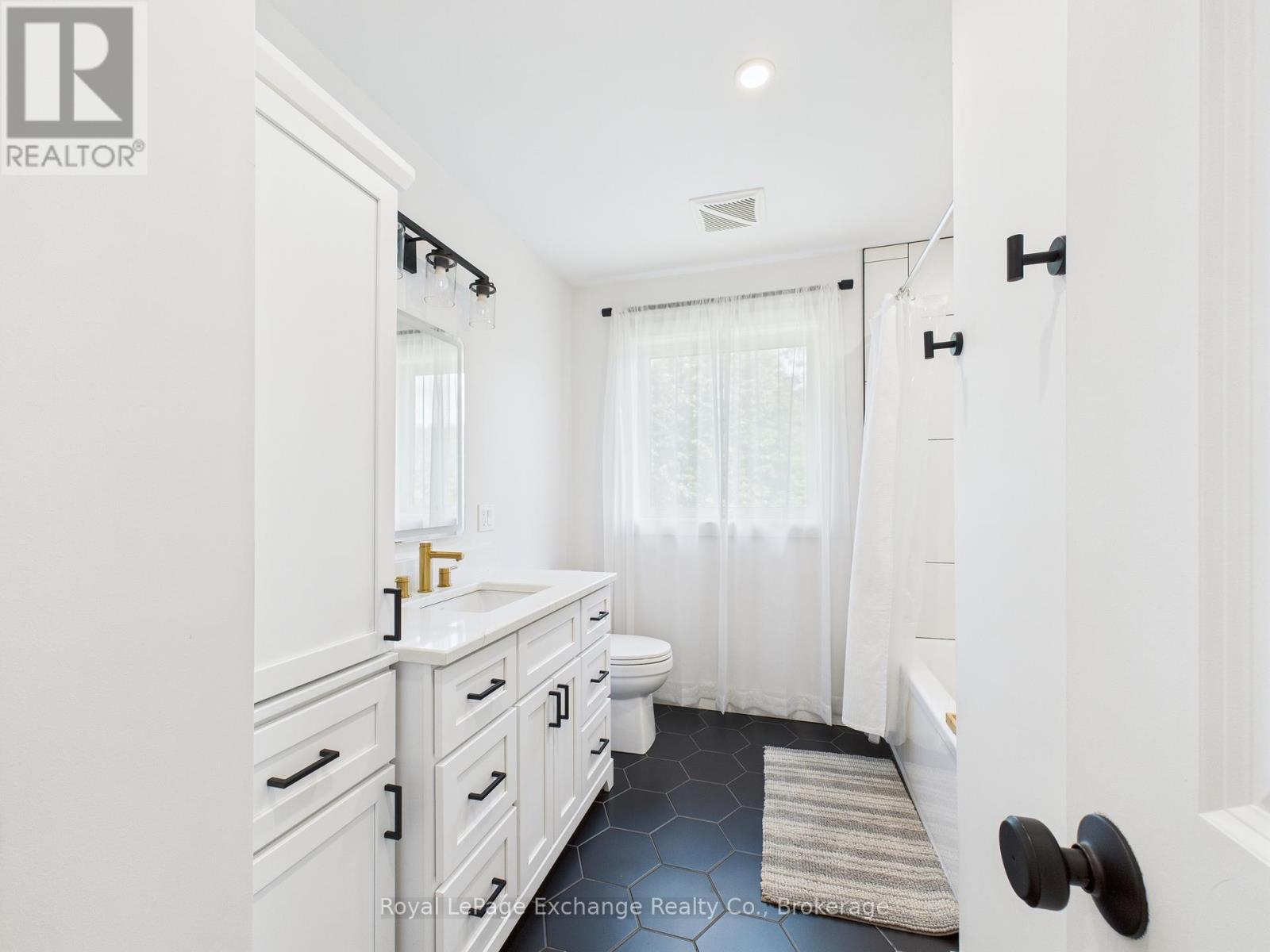 127 Hemlock Street, Huron-Kinloss, ON - Indoor Photo Showing Bathroom