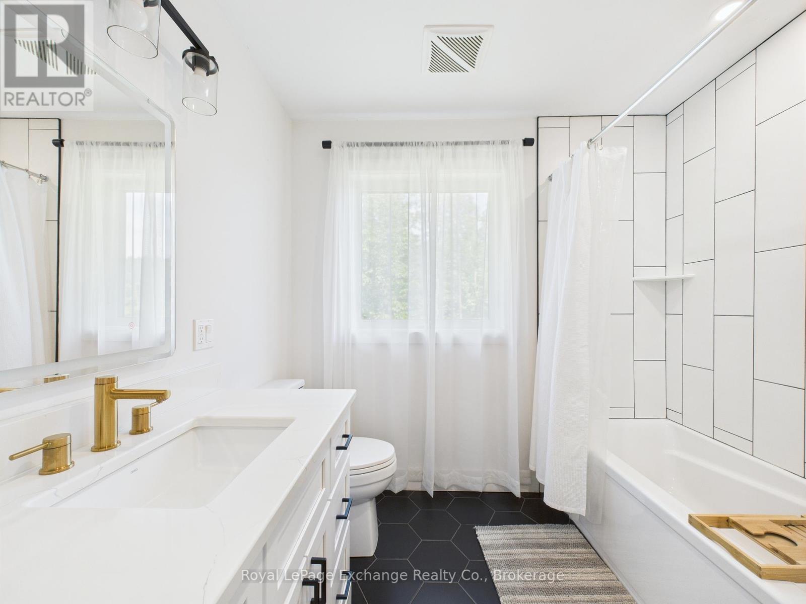 127 Hemlock Street, Huron-Kinloss, ON - Indoor Photo Showing Bathroom