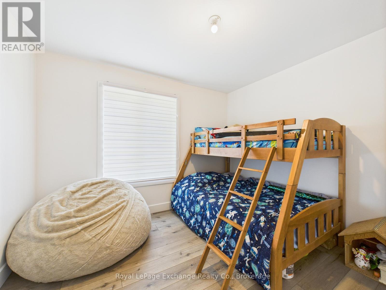 127 Hemlock Street, Huron-Kinloss, ON - Indoor Photo Showing Bedroom