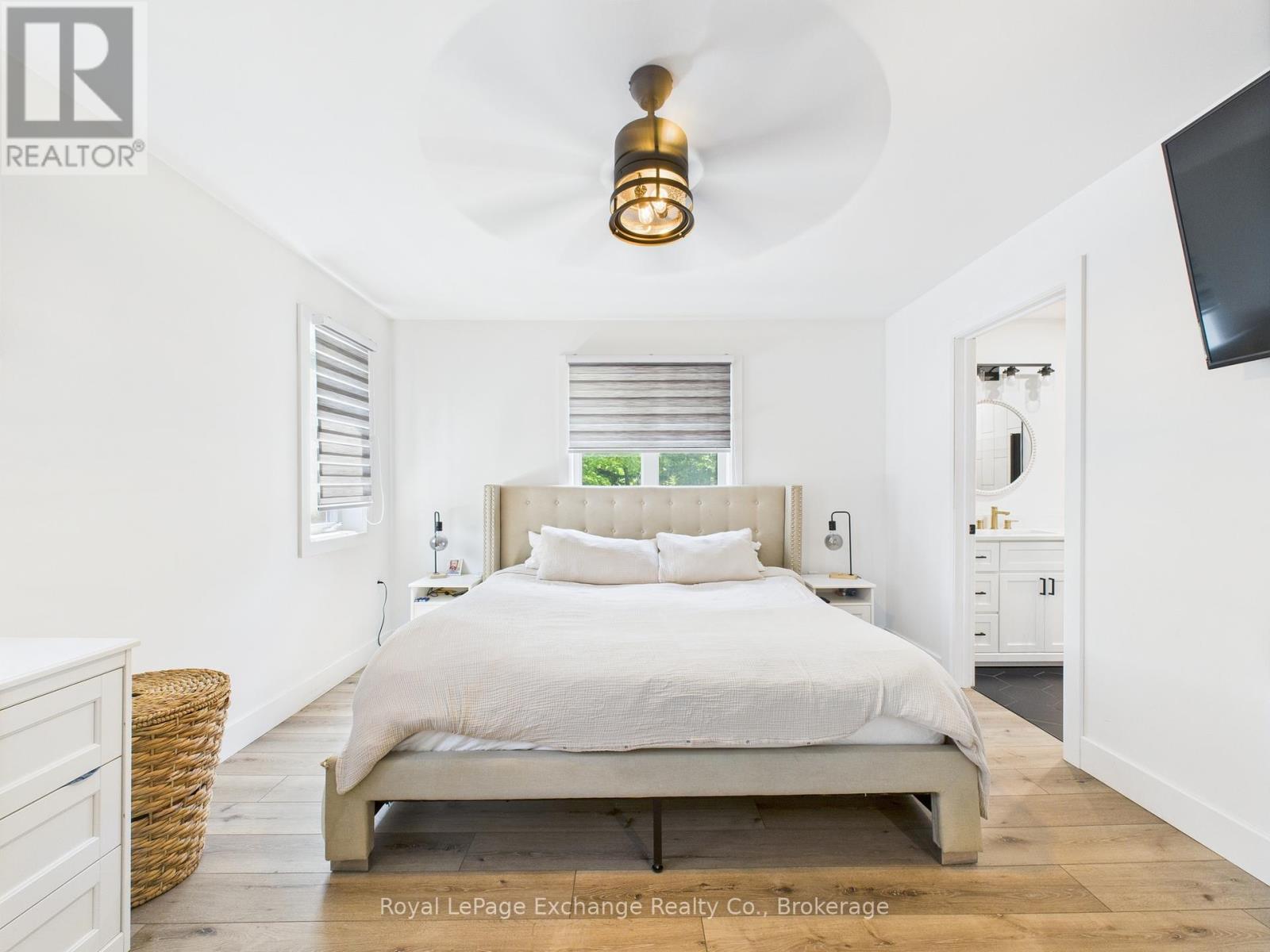 127 Hemlock Street, Huron-Kinloss, ON - Indoor Photo Showing Bedroom