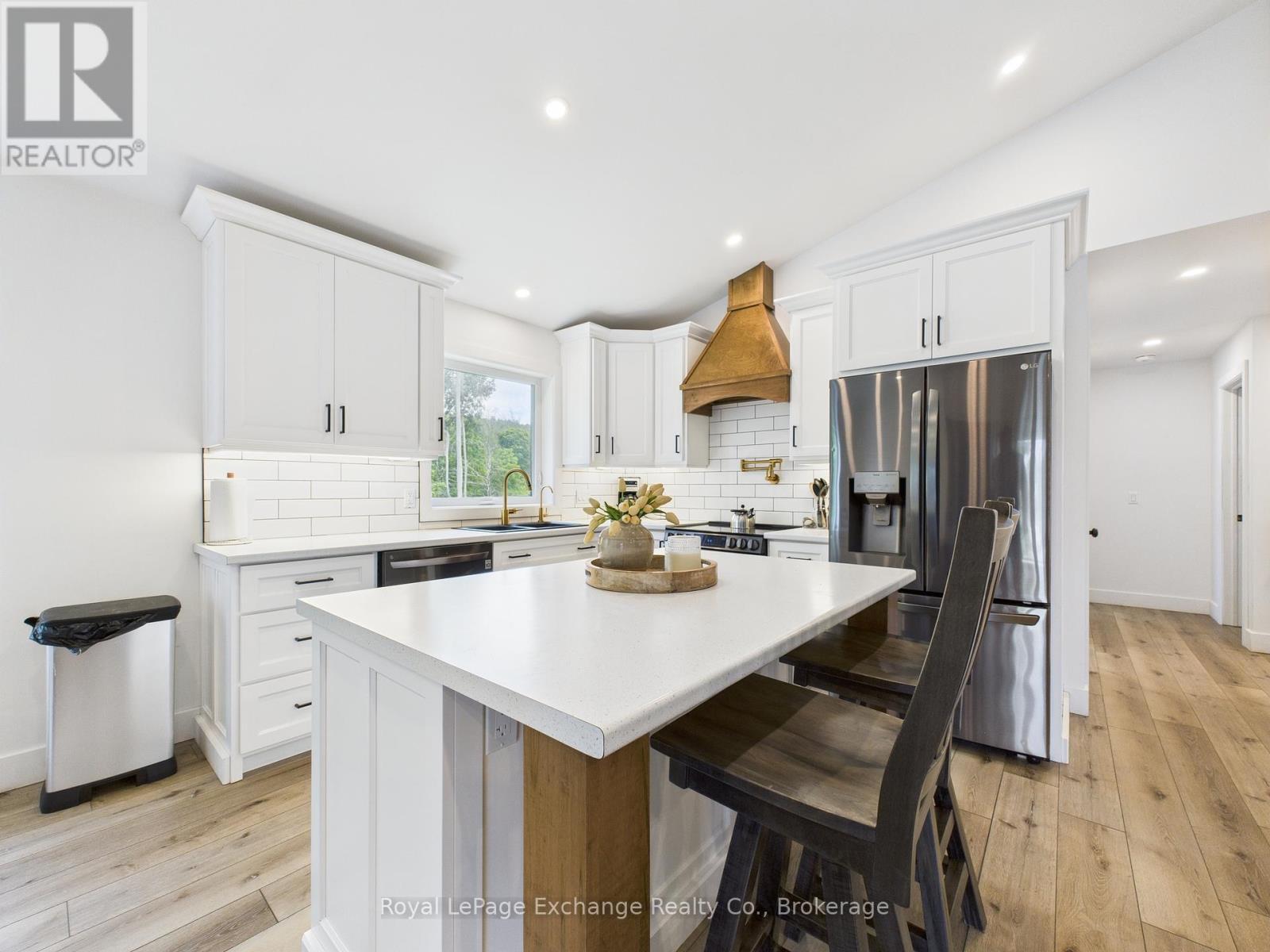 127 Hemlock Street, Huron-Kinloss, ON - Indoor Photo Showing Kitchen With Stainless Steel Kitchen With Upgraded Kitchen