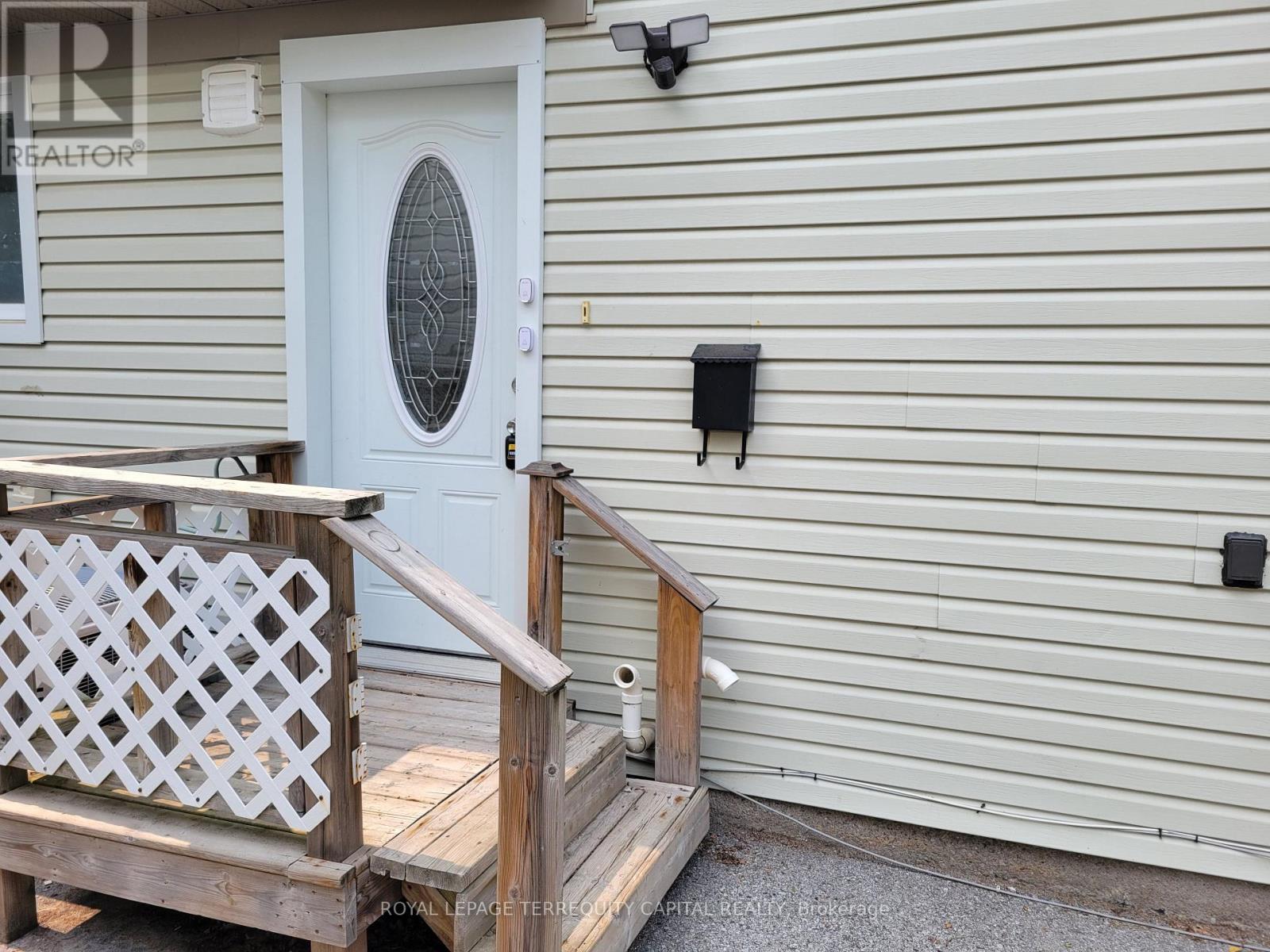 Lower - 20 Mowat Crescent, Barrie, ON - Outdoor With Exterior