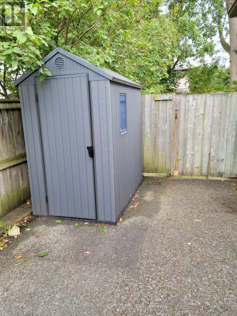 Lower - 20 Mowat Crescent, Barrie, ON - Outdoor