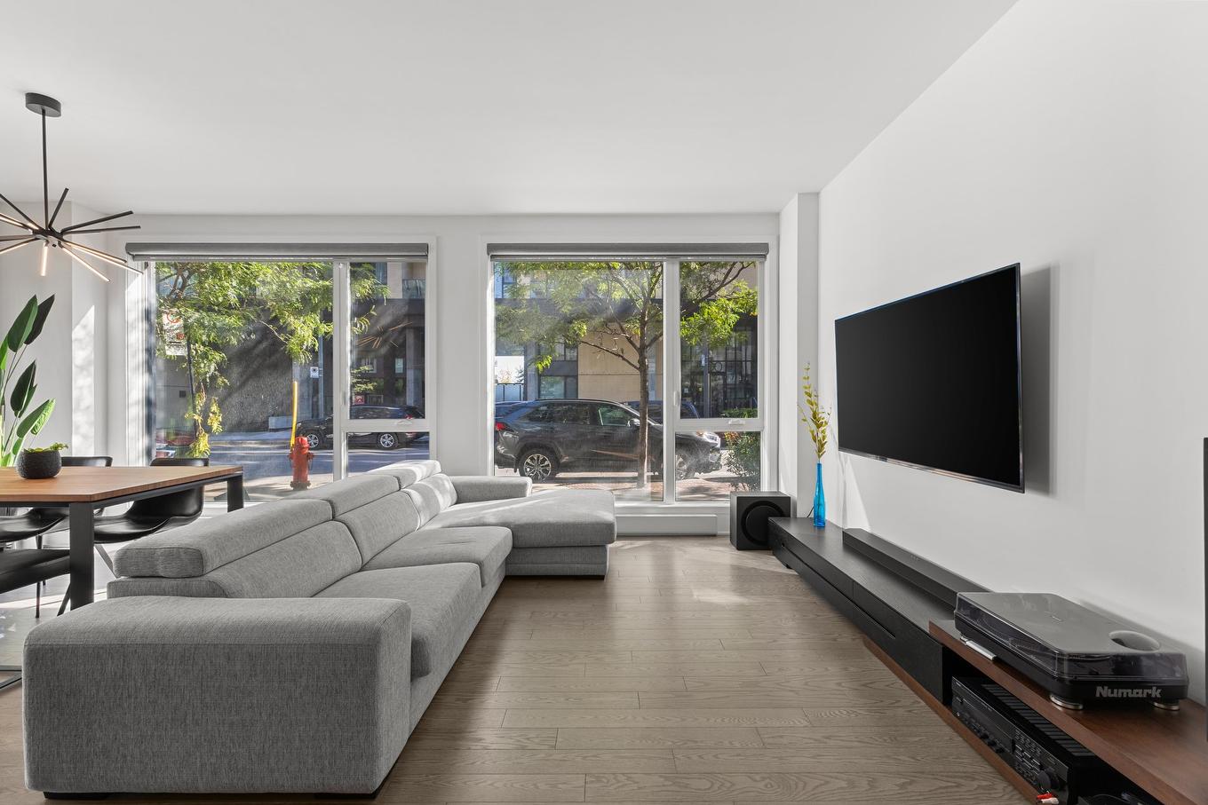 Salon - 118B-1400 Rue Ottawa, Montréal (Le Sud-Ouest), QC - Indoor Photo Showing Living Room