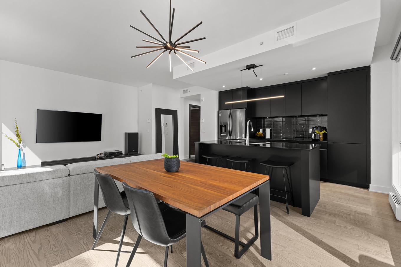 Coin-repas - 118B-1400 Rue Ottawa, Montréal (Le Sud-Ouest), QC - Indoor