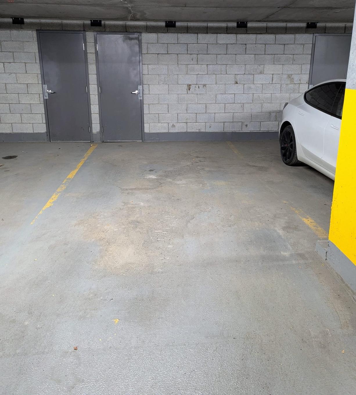 Garage - 118B-1400 Rue Ottawa, Montréal (Le Sud-Ouest), QC - Indoor Photo Showing Garage