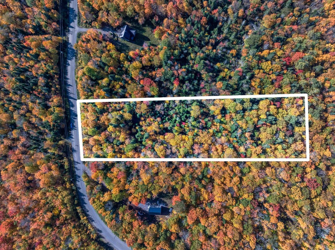 Aerial photo - Ch. De L'Hémisphère-Nord, Val-Des-Lacs, QC