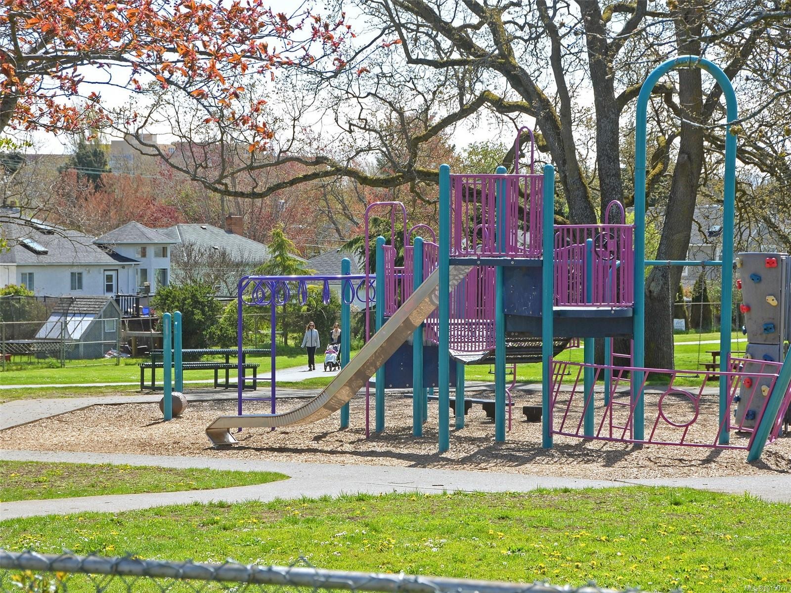 6-1441 Hillside Ave, Victoria, BC