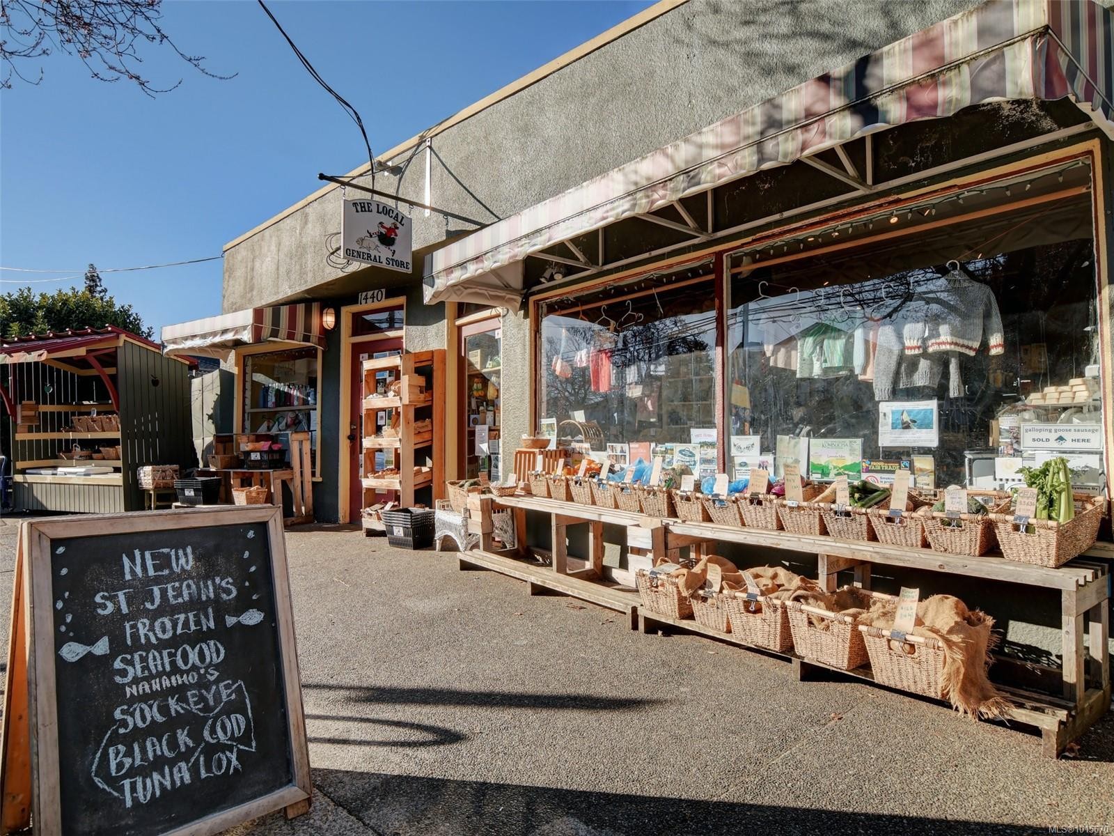 6-1441 Hillside Ave, Victoria, BC