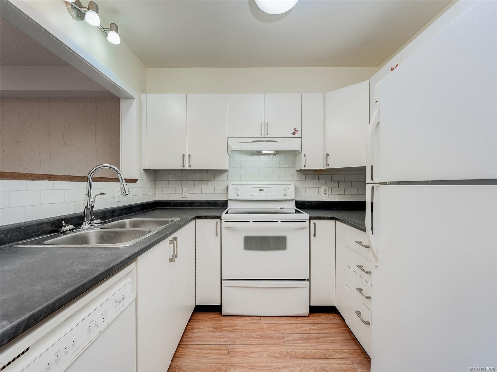 6-1441 Hillside Ave, Victoria, BC