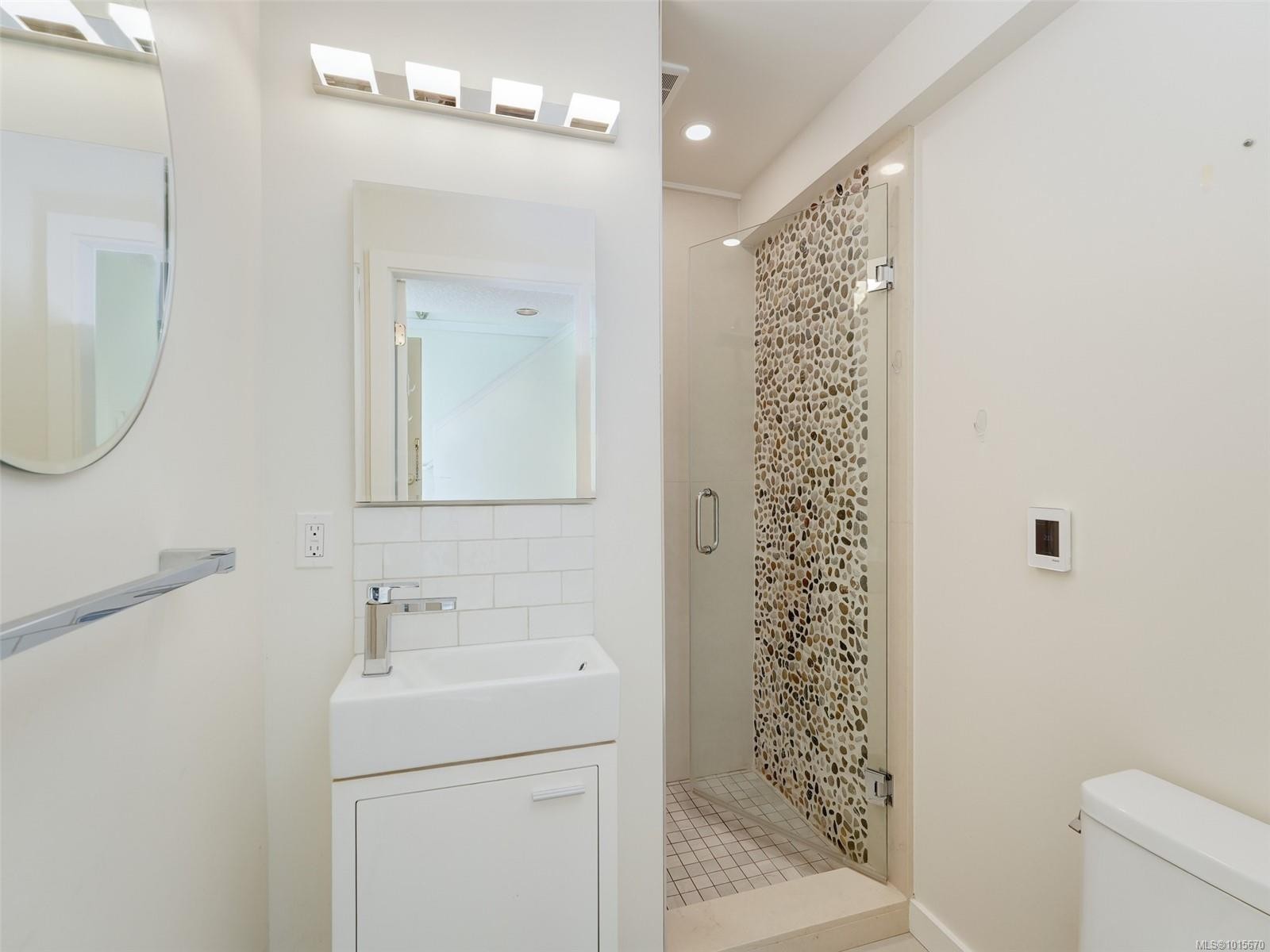 6-1441 Hillside Ave, Victoria, BC