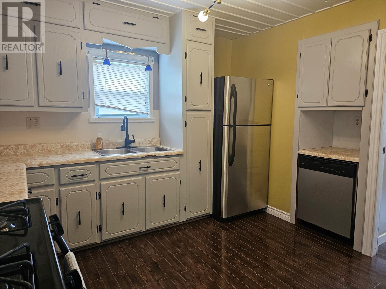 53 Legallais Street, Channel-Port Aux Basques, NL - Indoor Photo Showing Kitchen With Double Sink