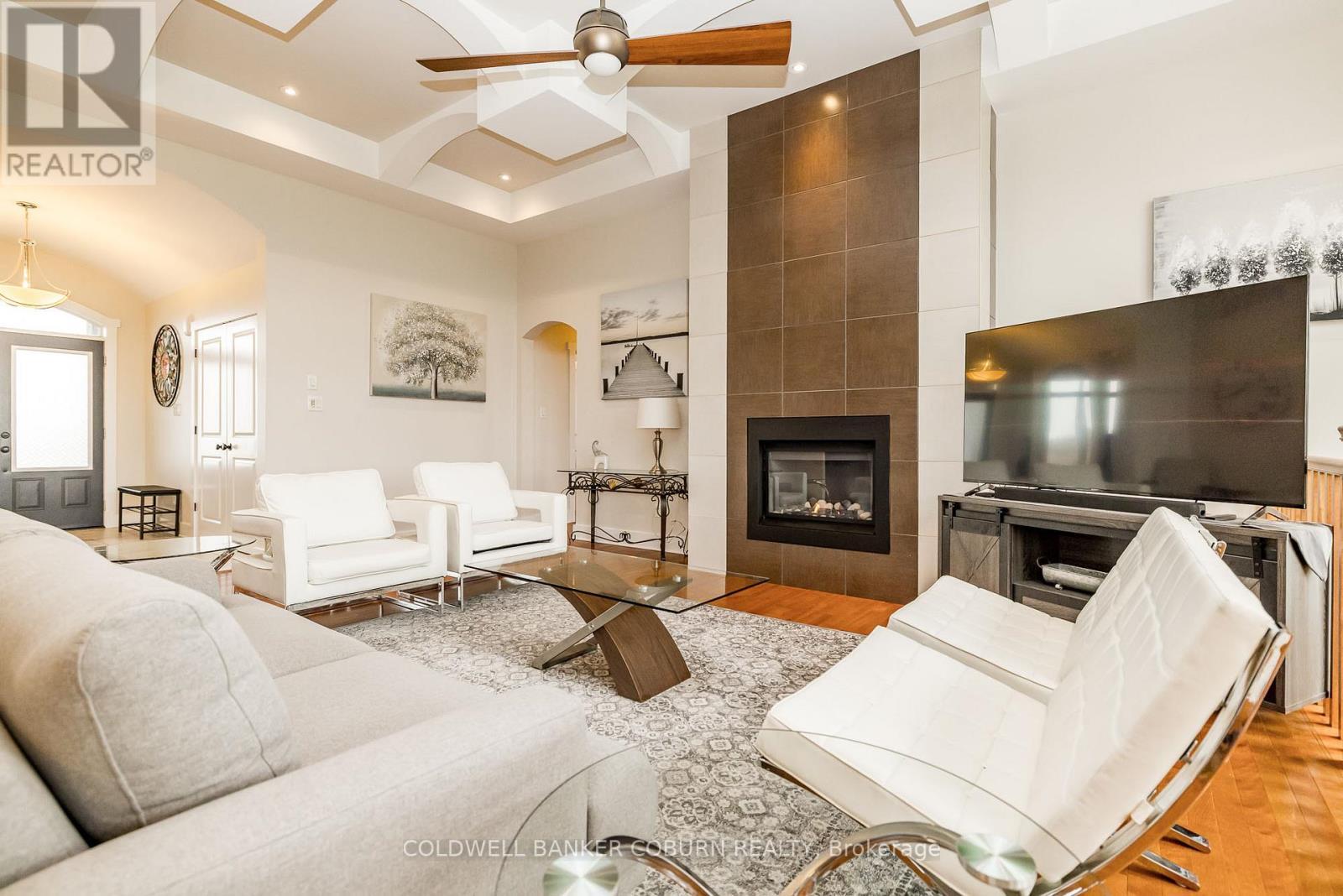 270 West Lake Circle, Ottawa, ON - Indoor Photo Showing Living Room With Fireplace