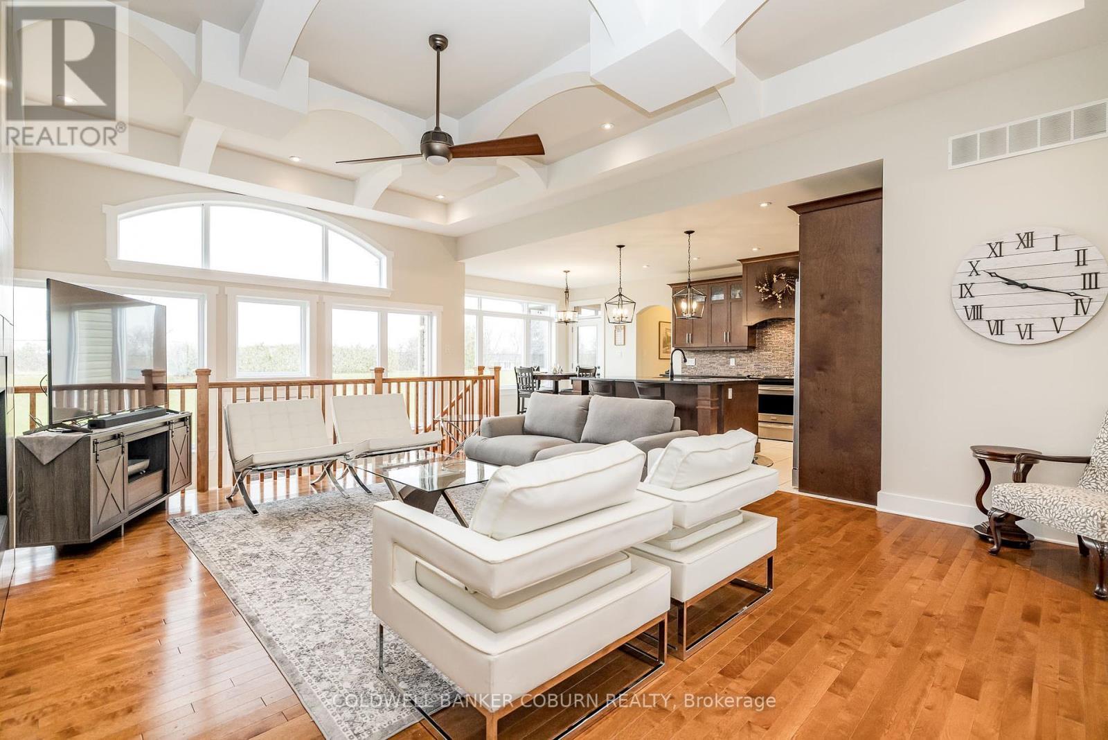 270 West Lake Circle, Ottawa, ON - Indoor Photo Showing Living Room