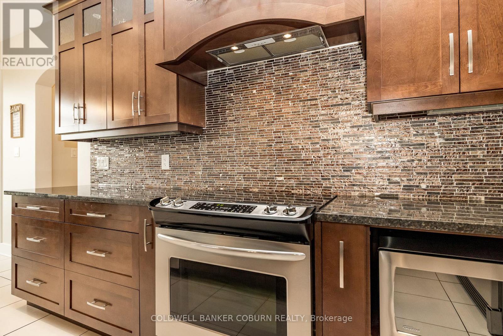 270 West Lake Circle, Ottawa, ON - Indoor Photo Showing Kitchen