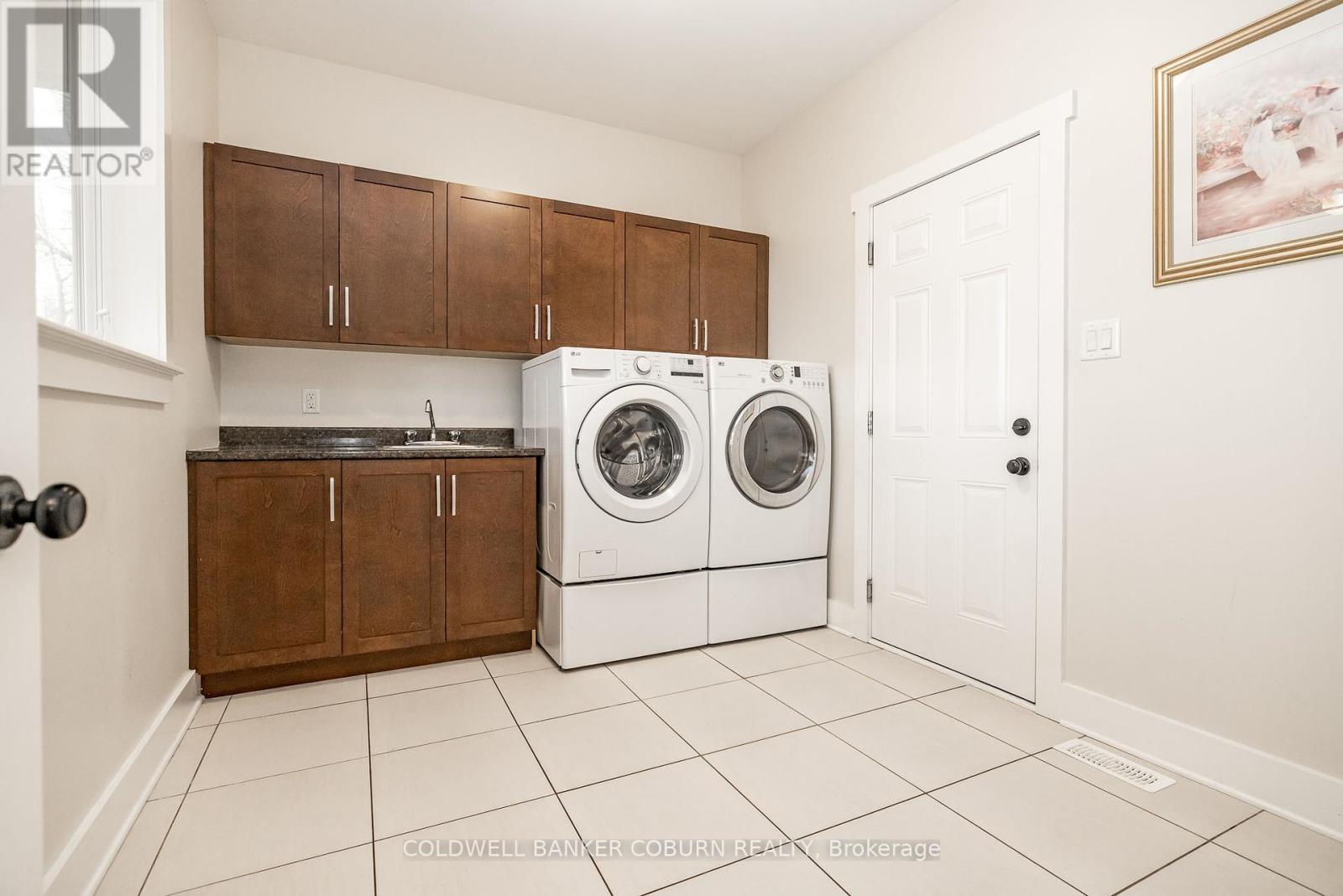 270 West Lake Circle, Ottawa, ON - Indoor Photo Showing Laundry Room
