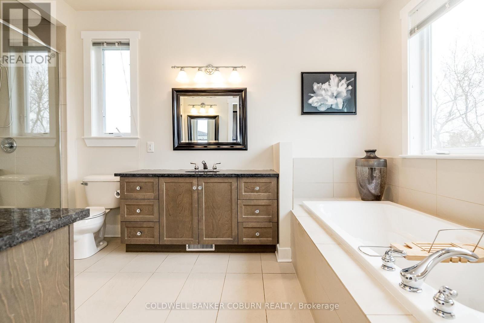 270 West Lake Circle, Ottawa, ON - Indoor Photo Showing Bathroom