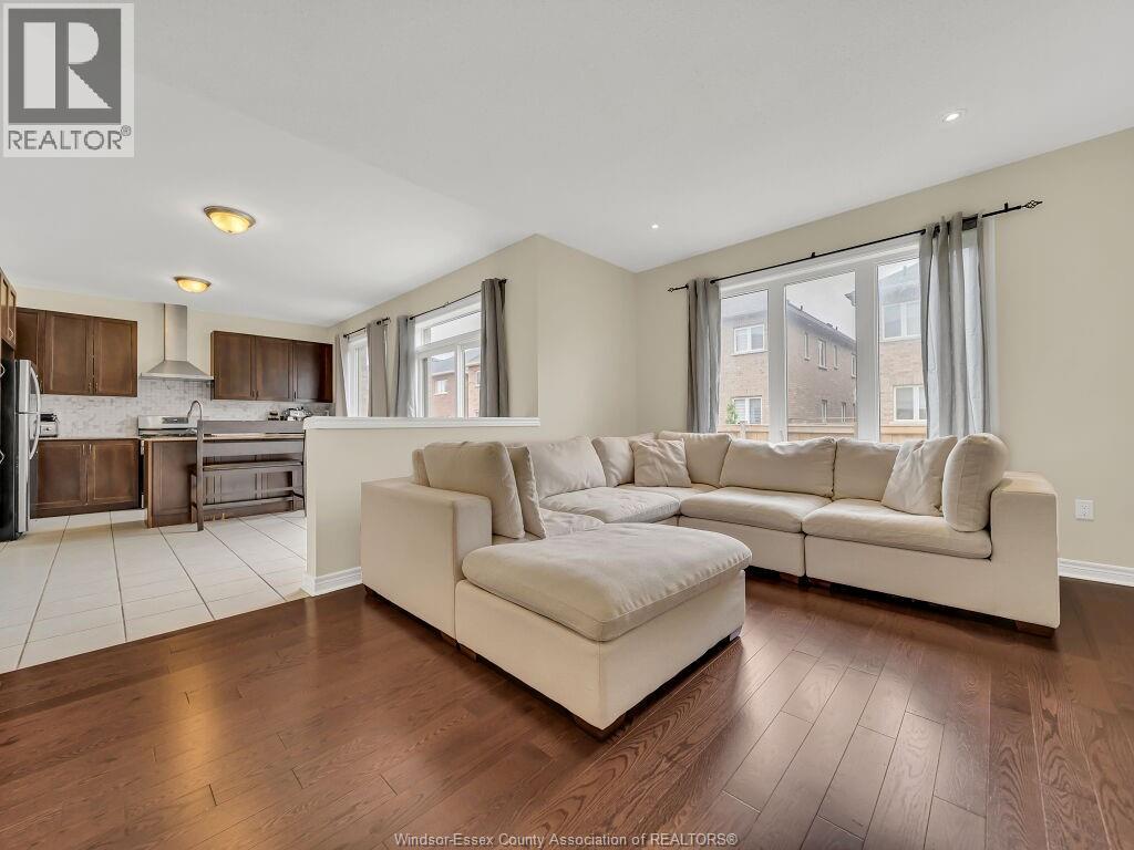 51 Merrybrook Trail, Brampton, ON - Indoor Photo Showing Living Room