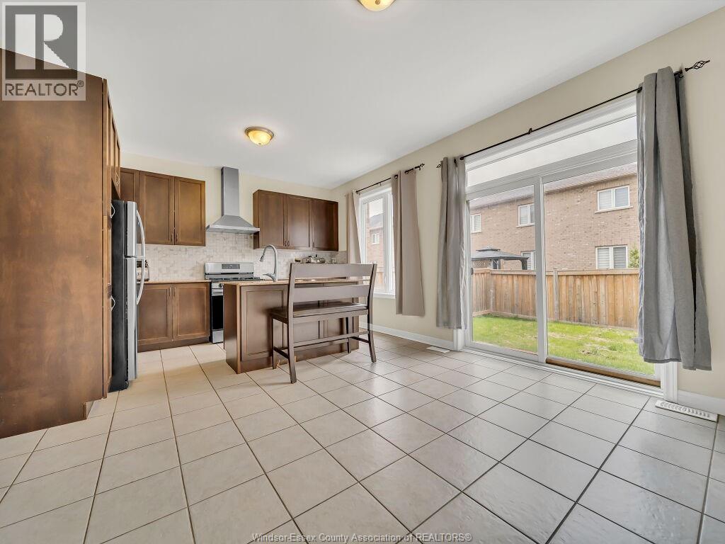 51 Merrybrook Trail, Brampton, ON - Indoor Photo Showing Kitchen