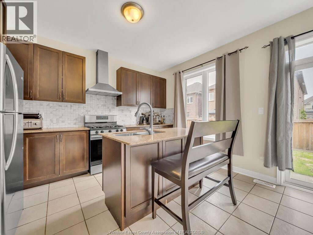 51 Merrybrook Trail, Brampton, ON - Indoor Photo Showing Kitchen